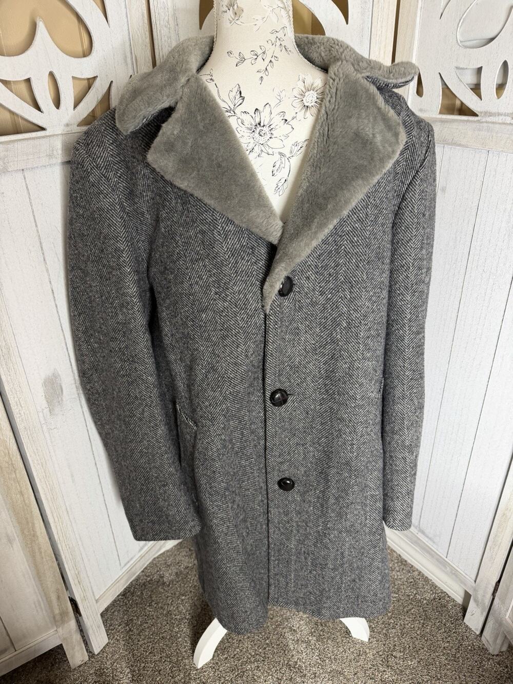 Pendleton Vintage Made In USA Virgin Wool Herringbone Overcoat Size 42 Gray